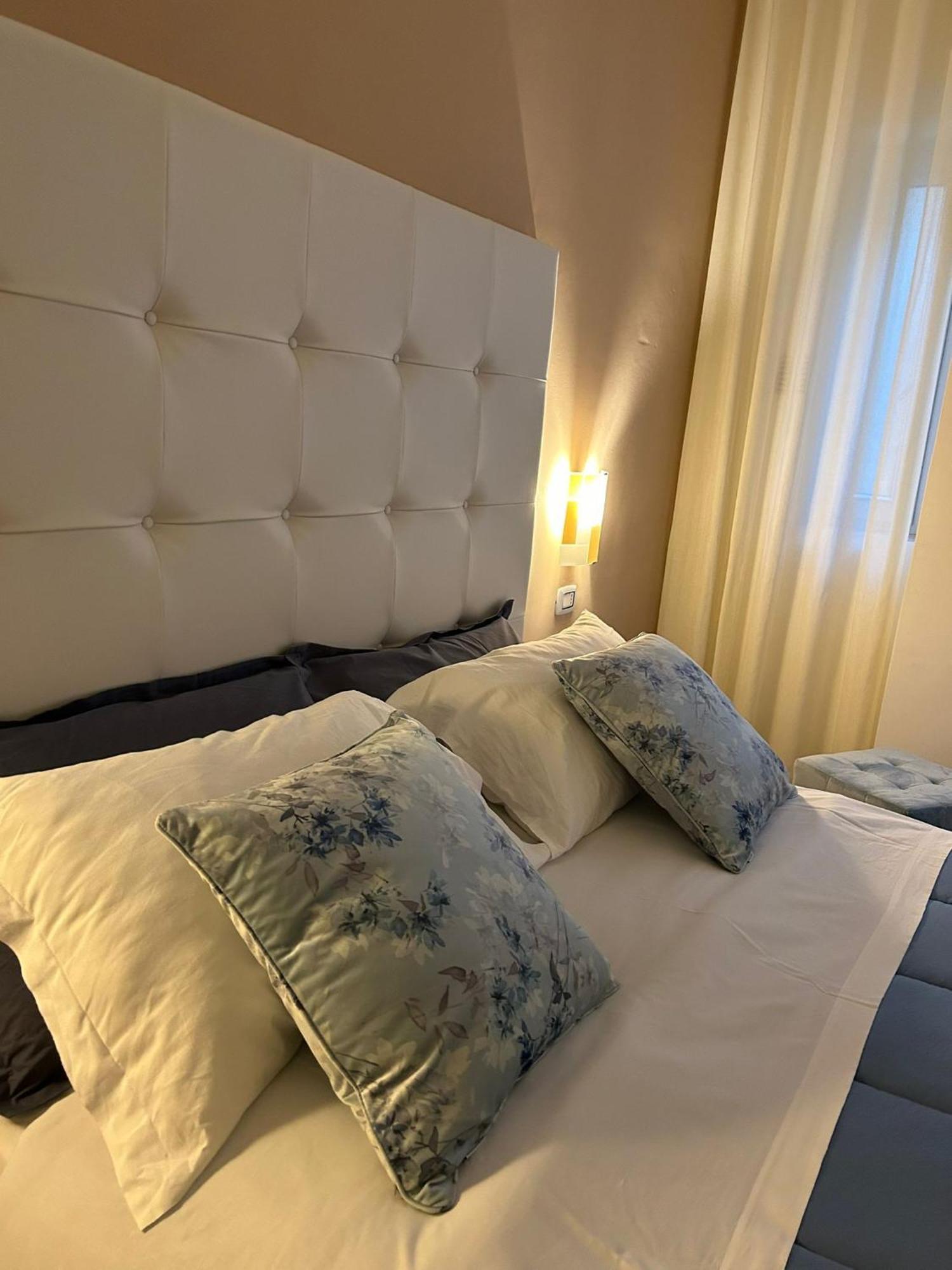 Tiziana'S House Bed and Breakfast Σαλέρνο Εξωτερικό φωτογραφία