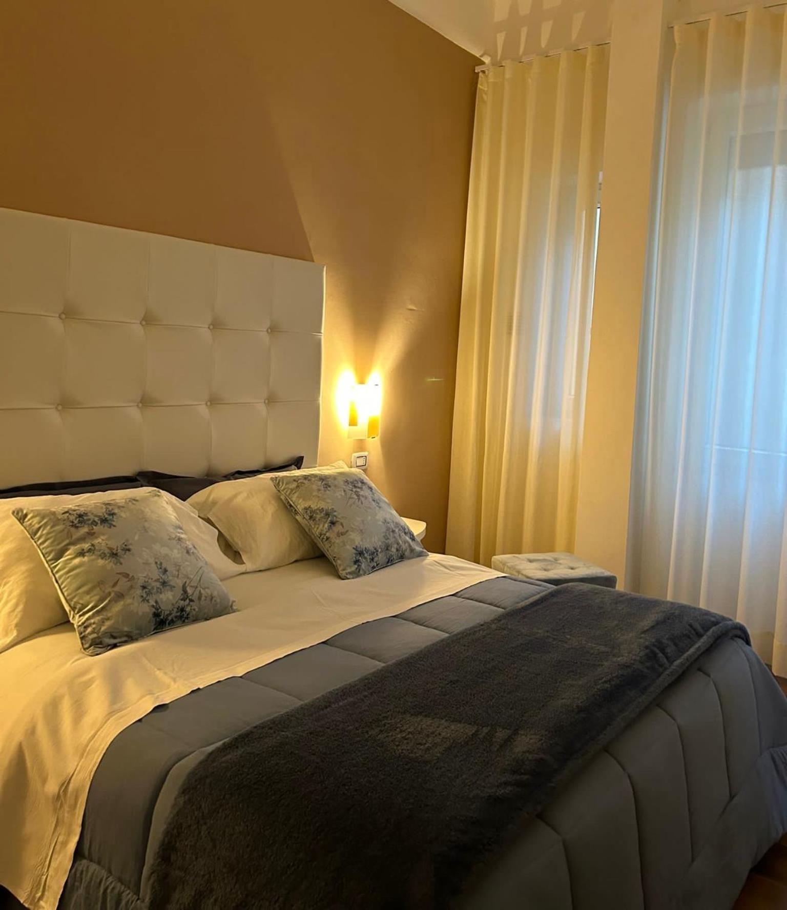 Tiziana'S House Bed and Breakfast Σαλέρνο Εξωτερικό φωτογραφία
